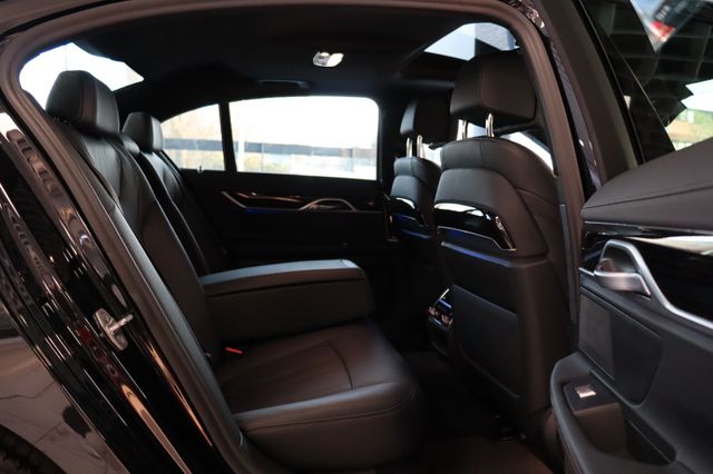 Fahrzeugabbildung BMW 730 d xDrive M Sportpaket|CARBON-CORE|360°|H-UP|