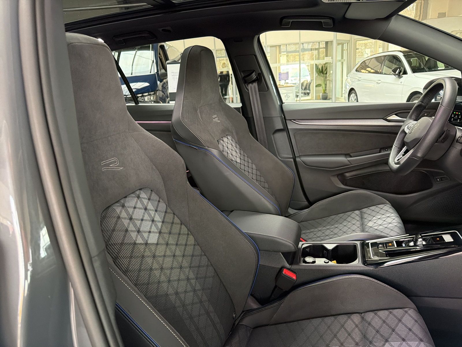 Golf Variant R-Line eTSi DSG PANO AZV Navi