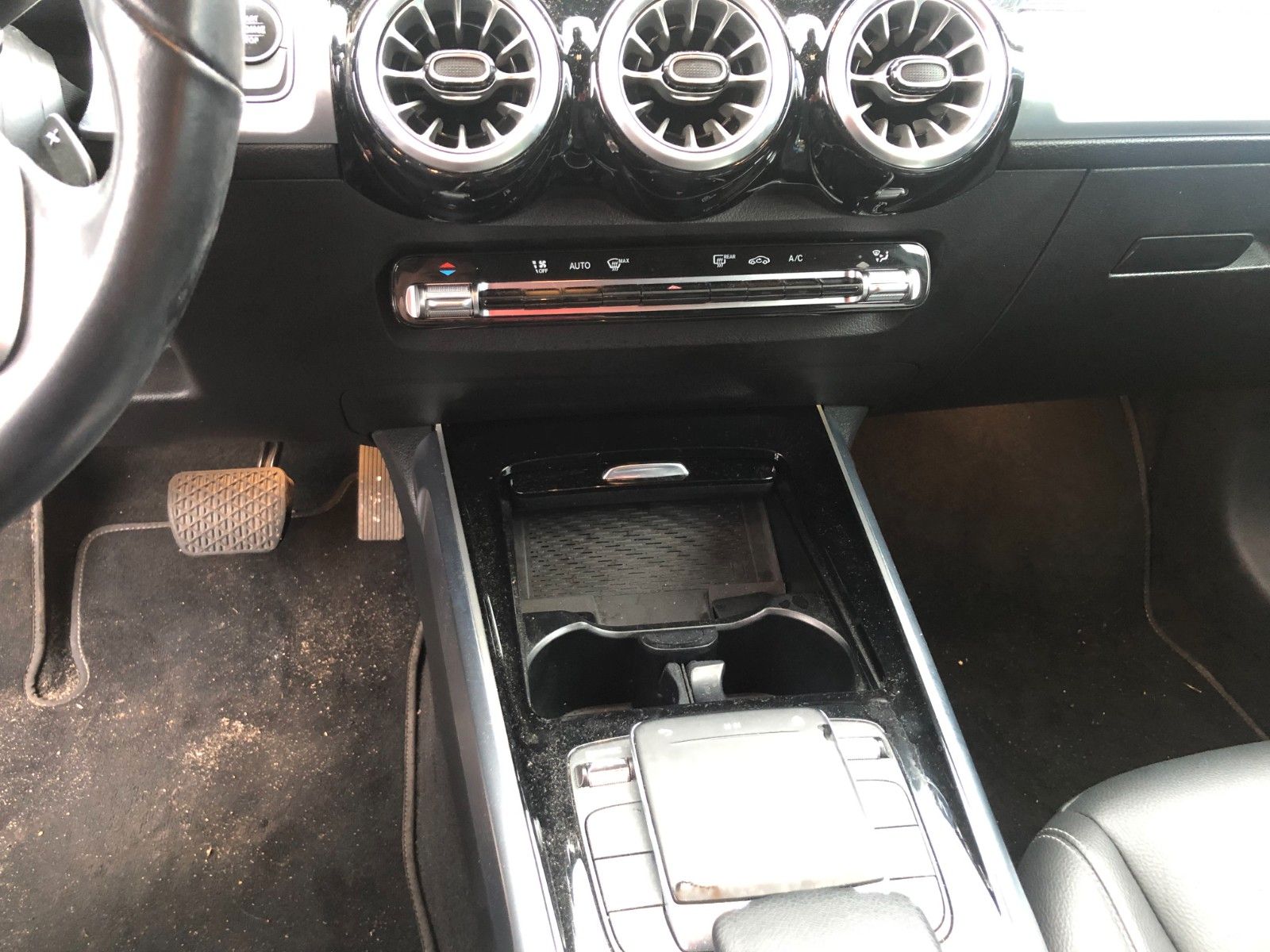 Fahrzeugabbildung Mercedes-Benz GLB 200 GLB GLB 200 d 4Matic Unfallschaden