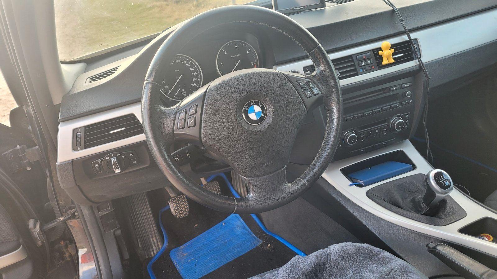 BMW 318 2012 — photo 5