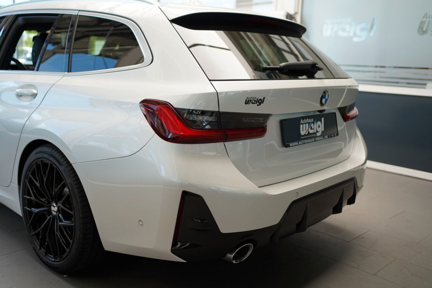 Fahrzeugabbildung BMW 330dA M Sport +Komfortzugang+Akustikglas+LED+