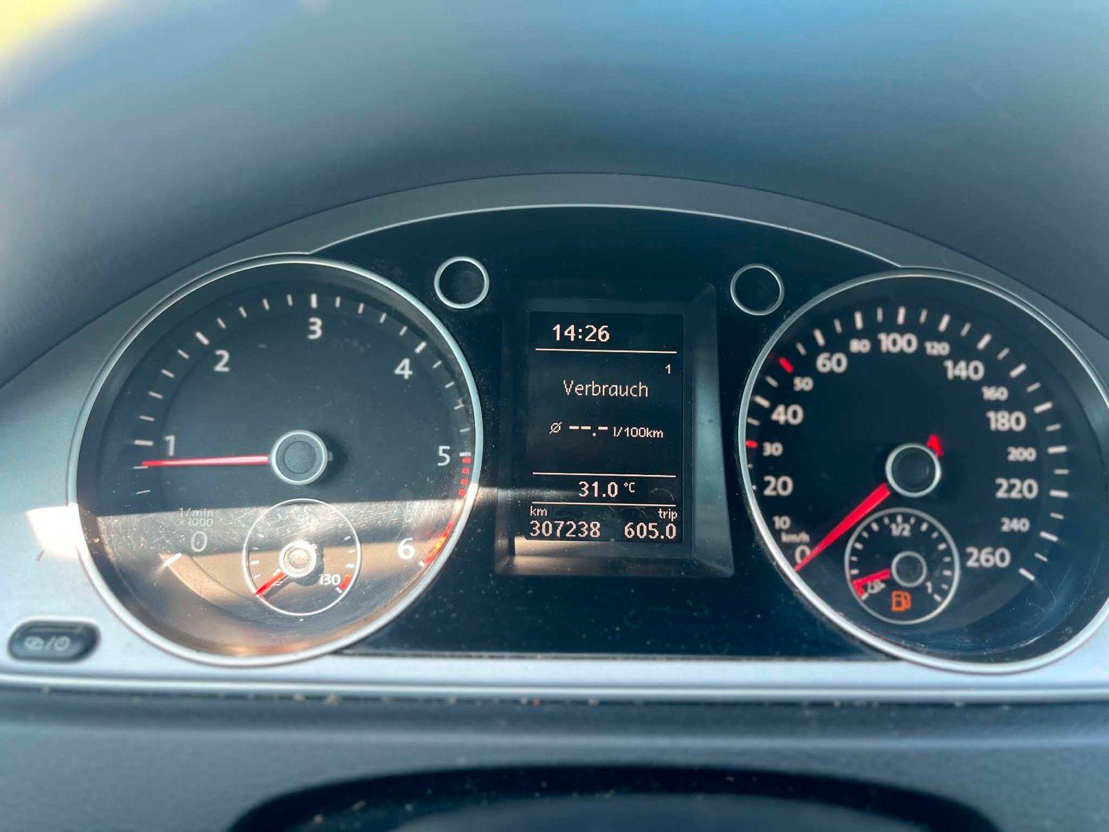 Volkswagen Passat 2012 — photo 8