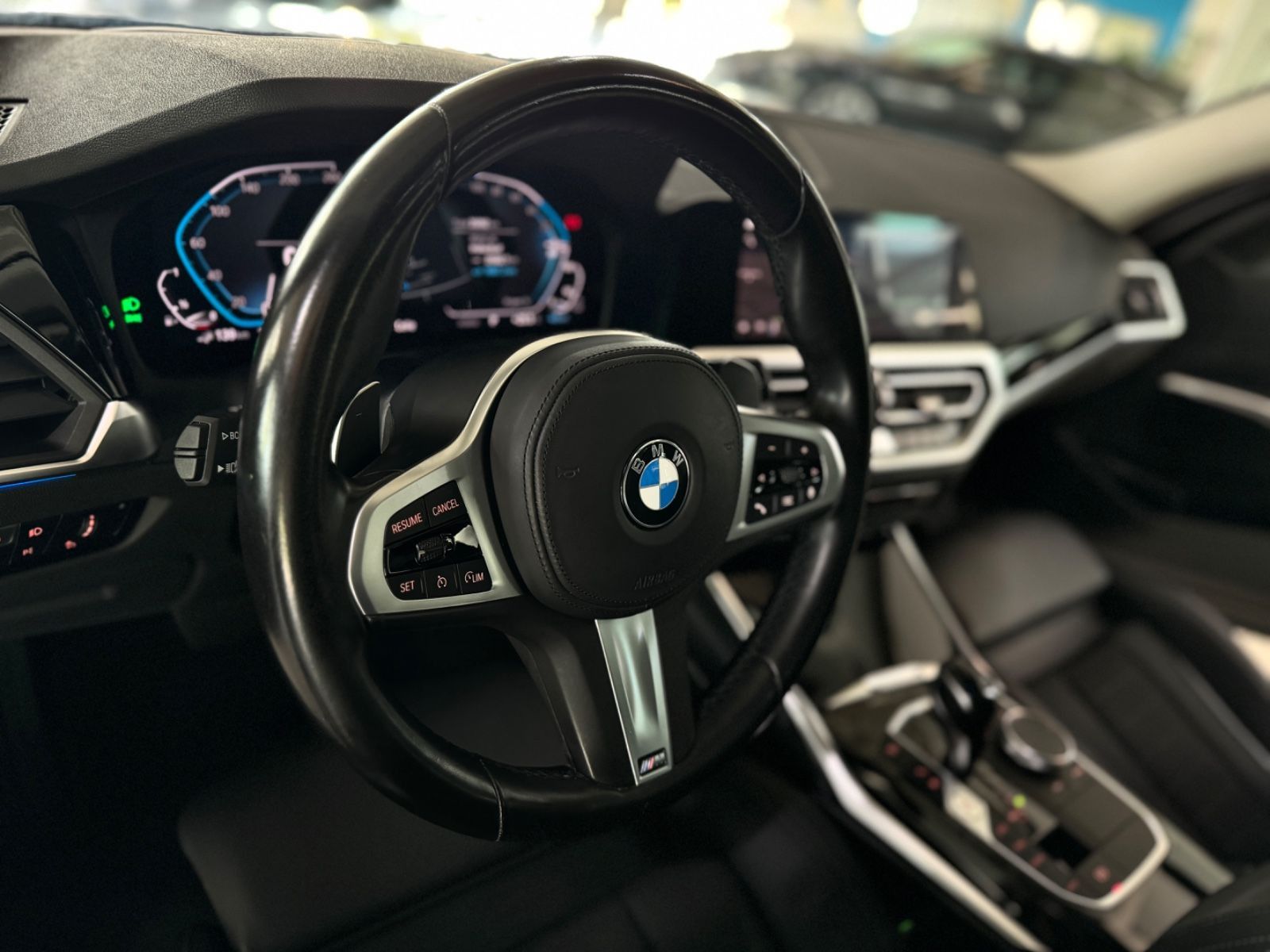 Fahrzeugabbildung BMW 320e Sport Line Laser AHK HUD DAB Komfort Panora