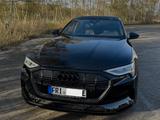 Audi e-tron 50 quattro S line - FULL BLACK - TOP Zust - Audi e-tron: Von Privat