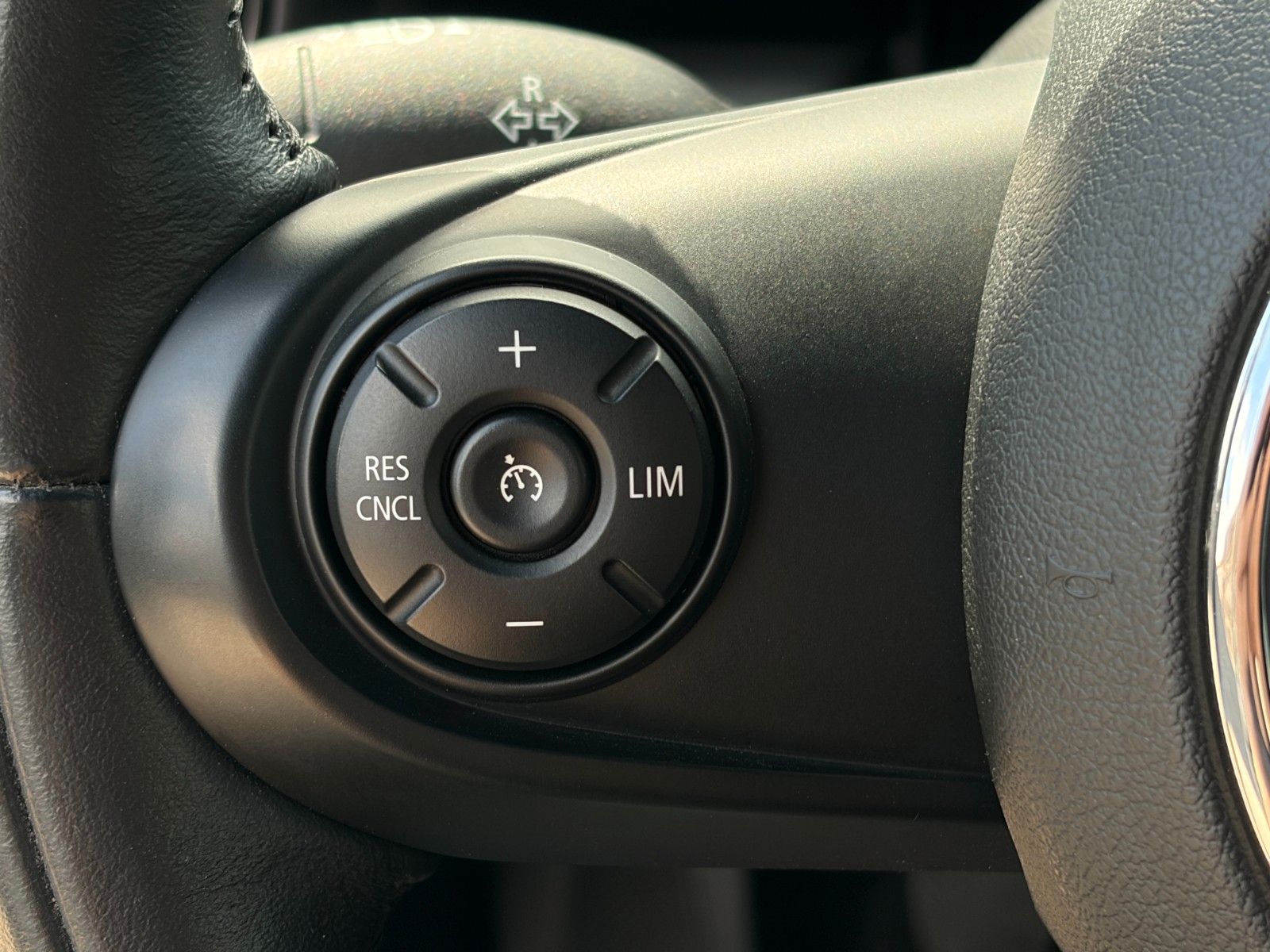 Fahrzeugabbildung MINI Cooper Cabrio Chili Tempomat LED PDC BT SHZ