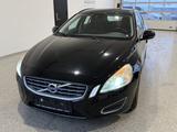 Volvo V60 Kombi 2,0 D3 Aut. Momentum Xenon Euro5 - gebrauchte Volvo V60 aus dem Jahr 2013