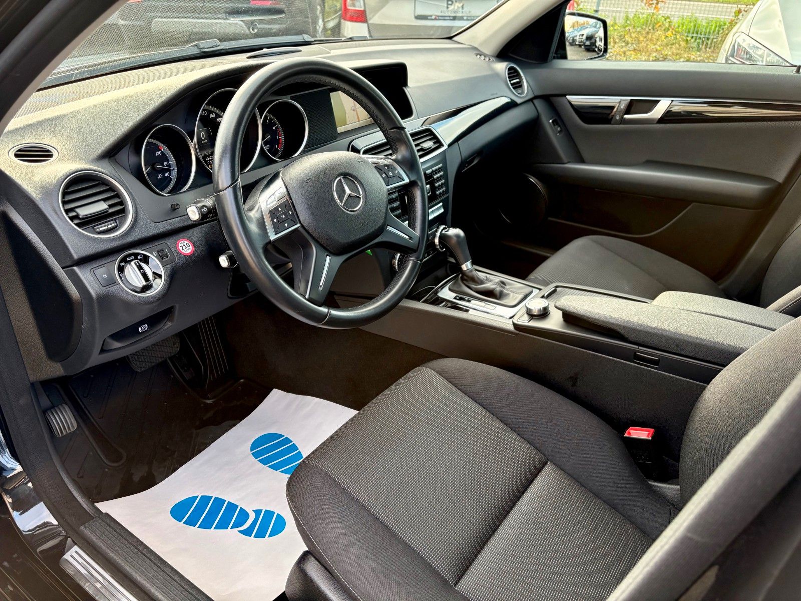 Fahrzeugabbildung Mercedes-Benz C 180 CGI Limo Classic Aut. Navi el. Sitze SPORT