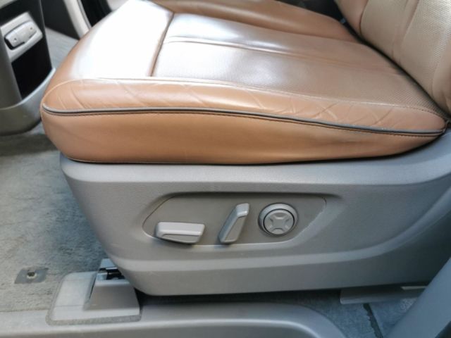 Fahrzeugabbildung Hyundai STARIA Signature 4WD 7-Sitzer PANO+AHK+GARANTIE