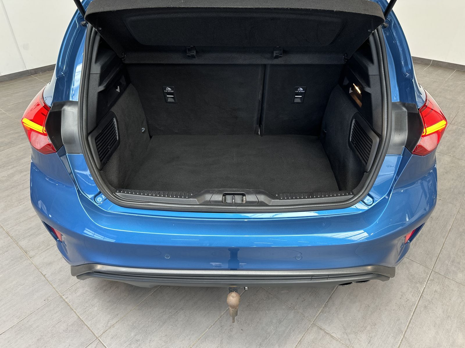 Fahrzeugabbildung Ford Focus 2.0 EB ST NAV+LED+AHK+ACC+VCOCKPIT+B&O+1HD