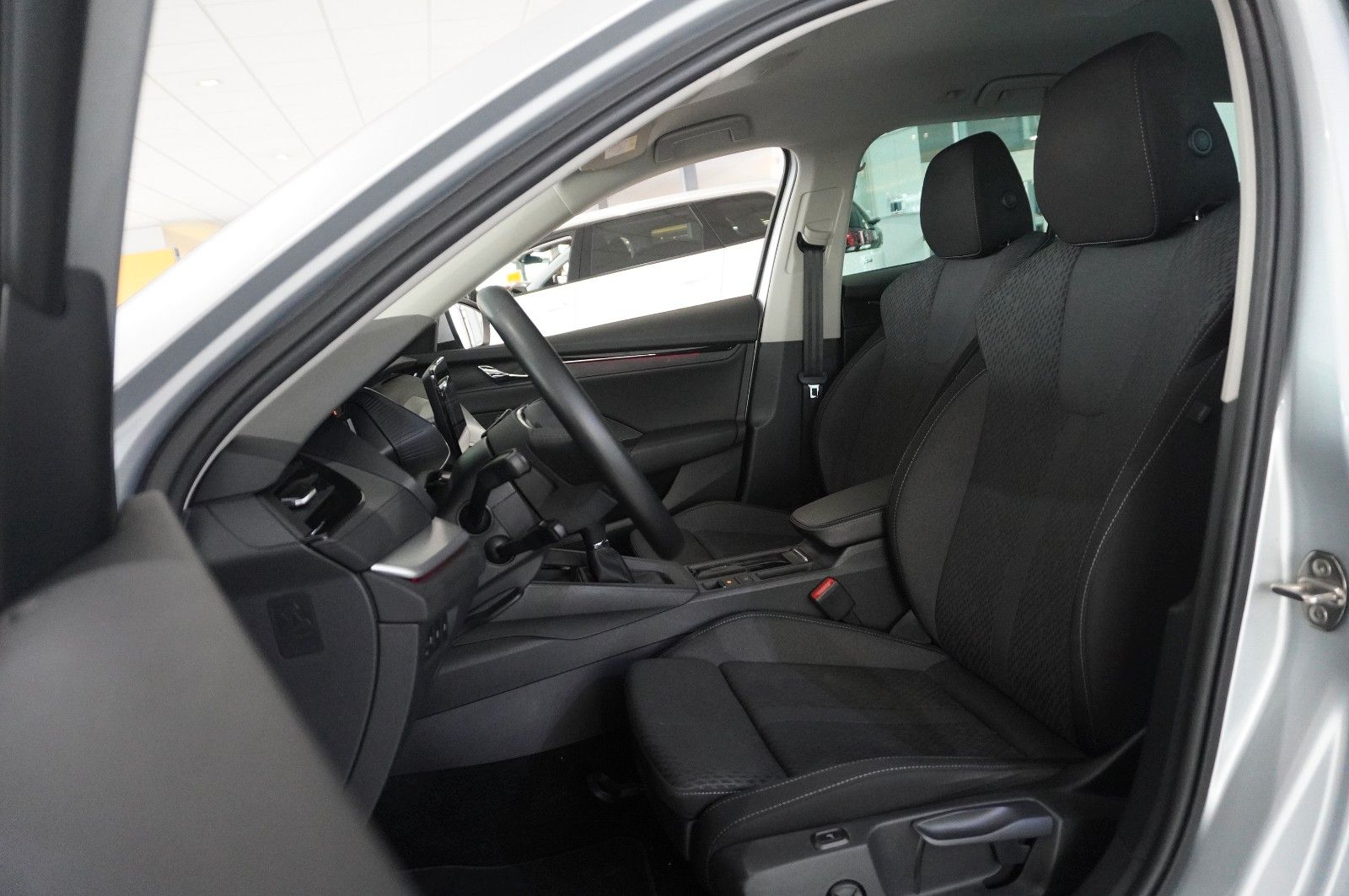 Fahrzeugabbildung SKODA Octavia Combi 2.0 TDI AMBITION NAVI/LED/KAMERA