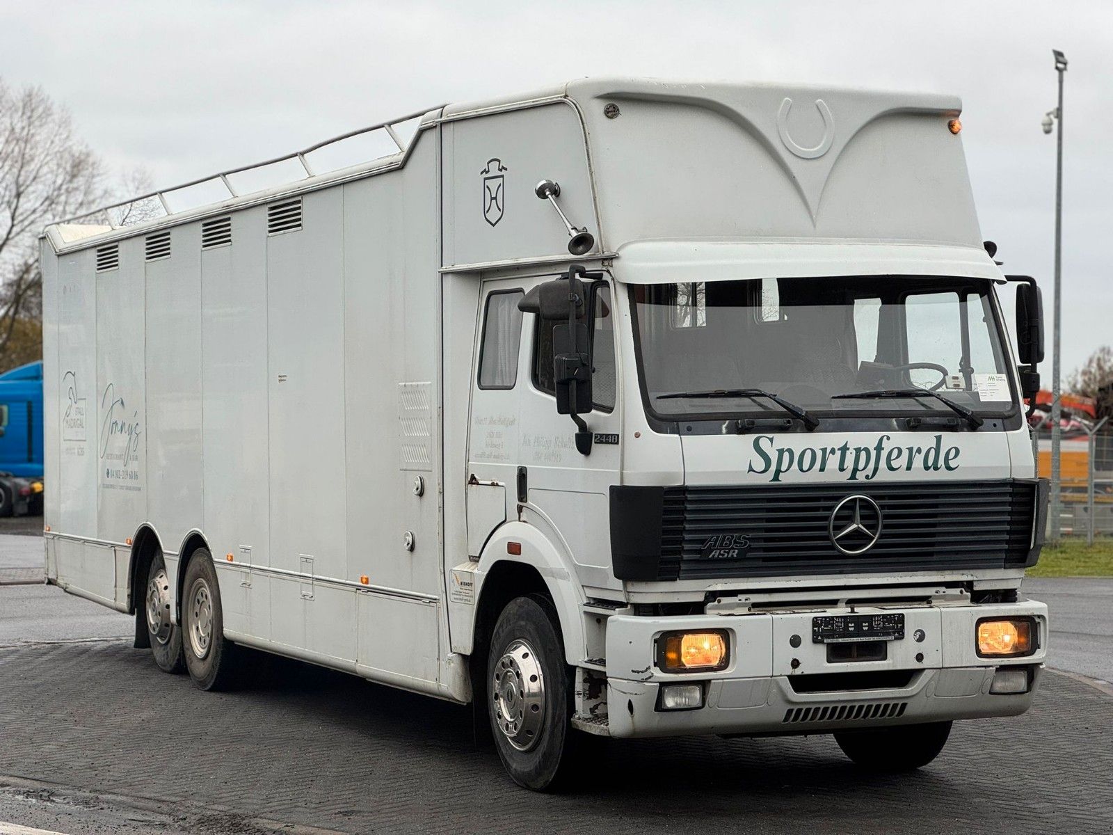 Fahrzeugabbildung Mercedes-Benz 2448 6x2 Pferdetransporter *Wohnmobil*