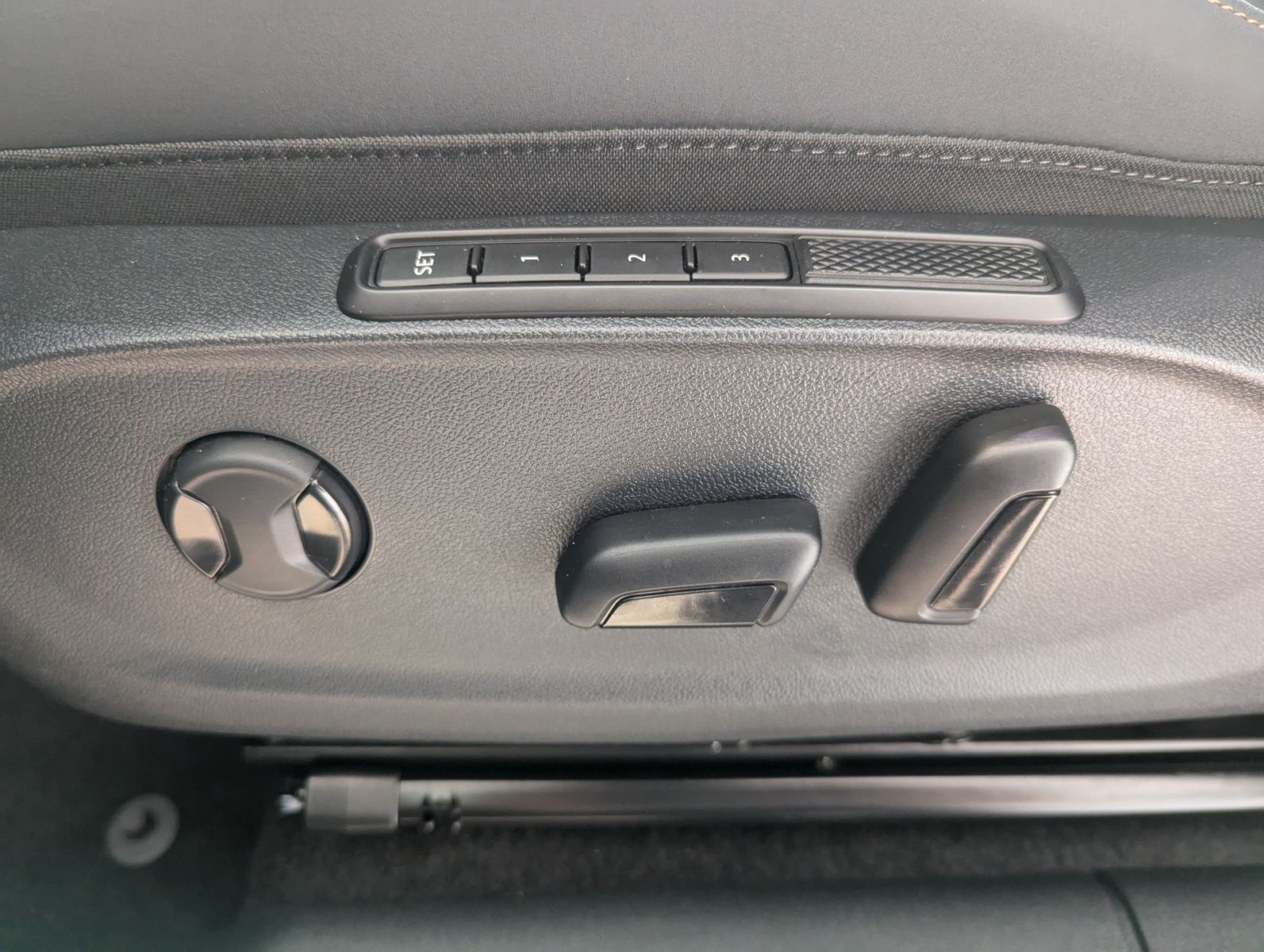 CUPRA Terramar 1.5 eTSI Sennheiser Edge-Paket HUD 19" - Image 21