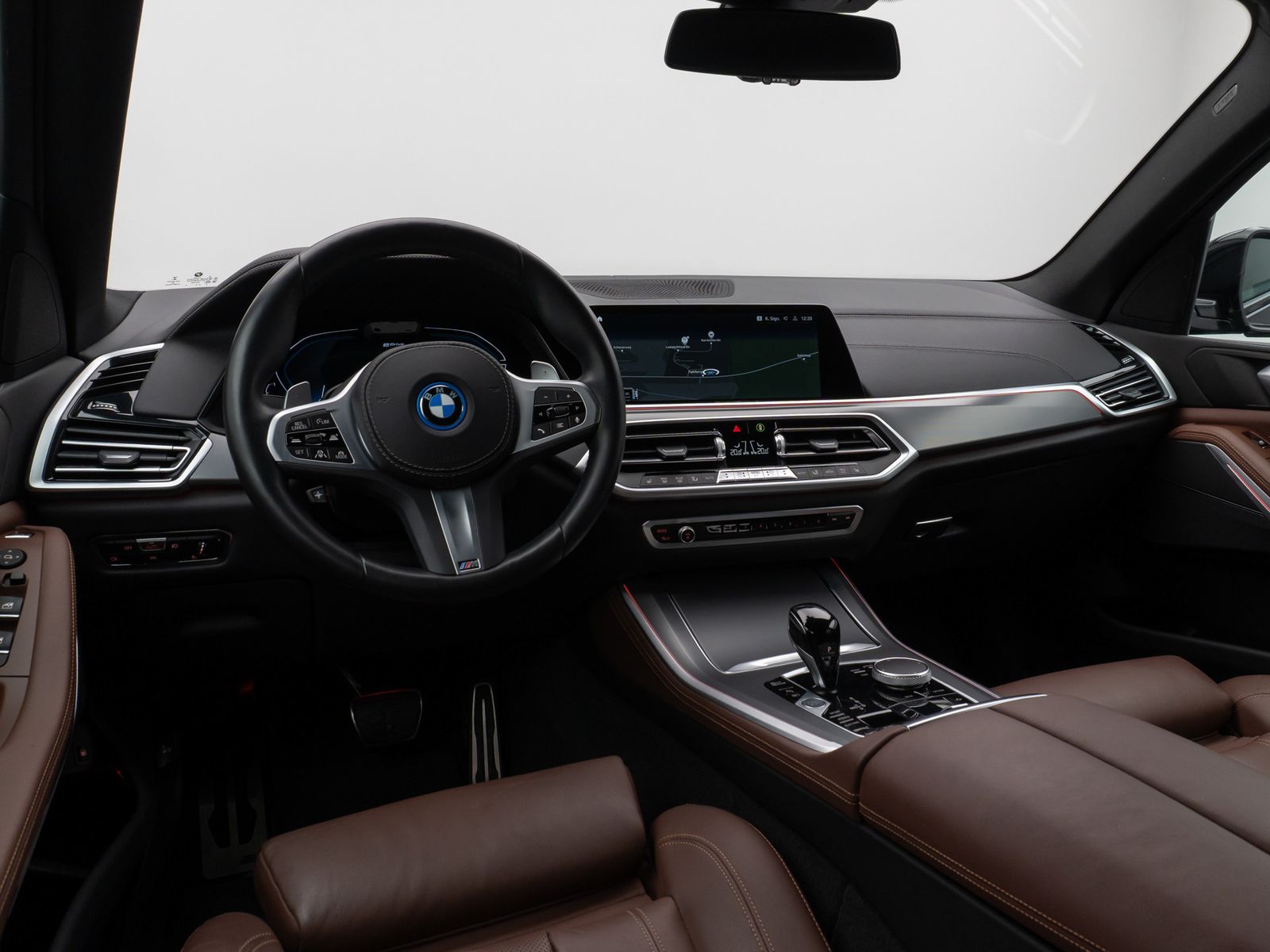 Fahrzeugabbildung BMW X5 xD45e M Sport Kamera Laser HUD DAB HiFi ACC
