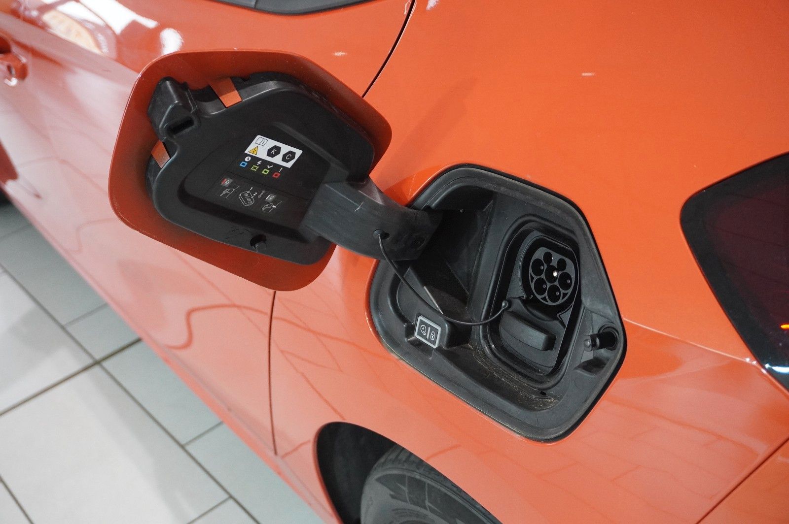 Fahrzeugabbildung Opel Corsa-e F EDITION 7KW NAVI/VIRT/TEMP/DAB/WÄRMEP.
