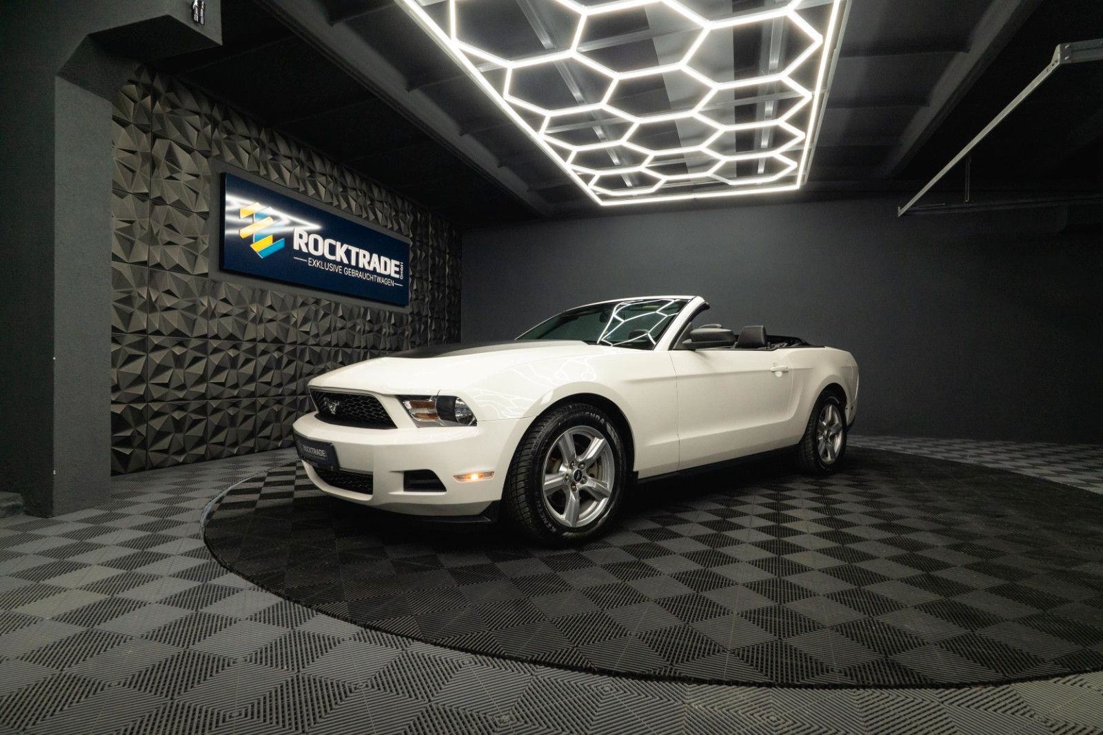 Fahrzeugabbildung Ford Mustang 3.7 V6 GT Cabrio | TÜV 2028 | 4Season