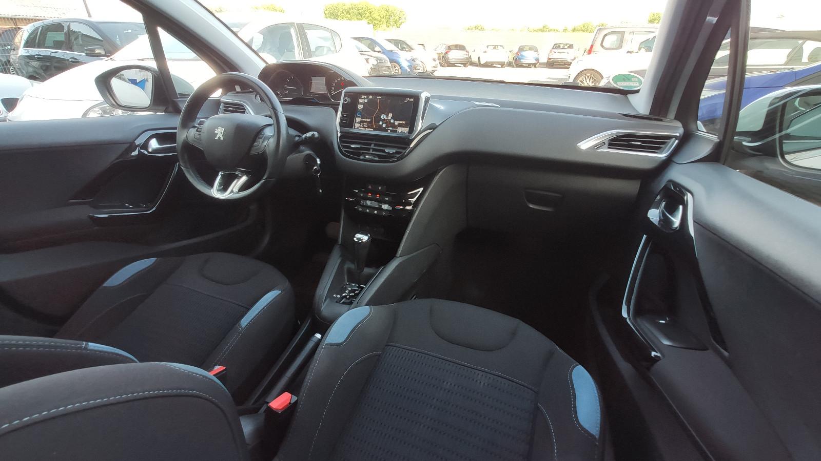 Peugeot 208 Automatik*NAVI*Klimaauto.*SHZ*BT*ALU*Allwett