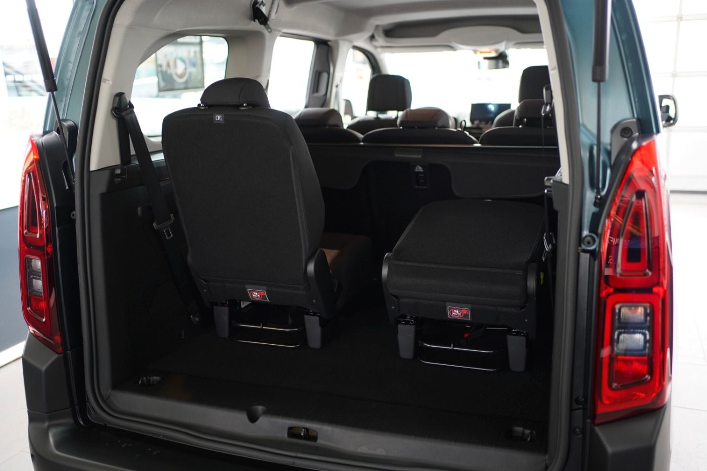 Fahrzeugabbildung Citroën Berlingo XL BlueHDi 130 EAT8 Max 7 Sitzer