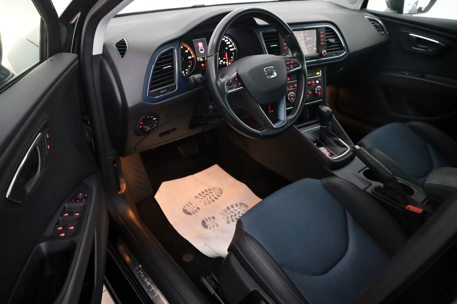 Fahrzeugabbildung SEAT Leon ST Connect, T.Leder, Navi, ACC,LED,AHK,+WR!