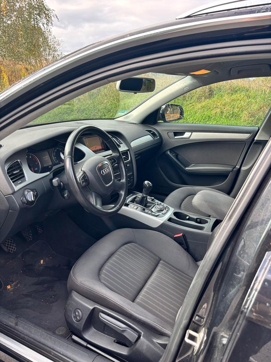 Audi A4 2009 — photo 8