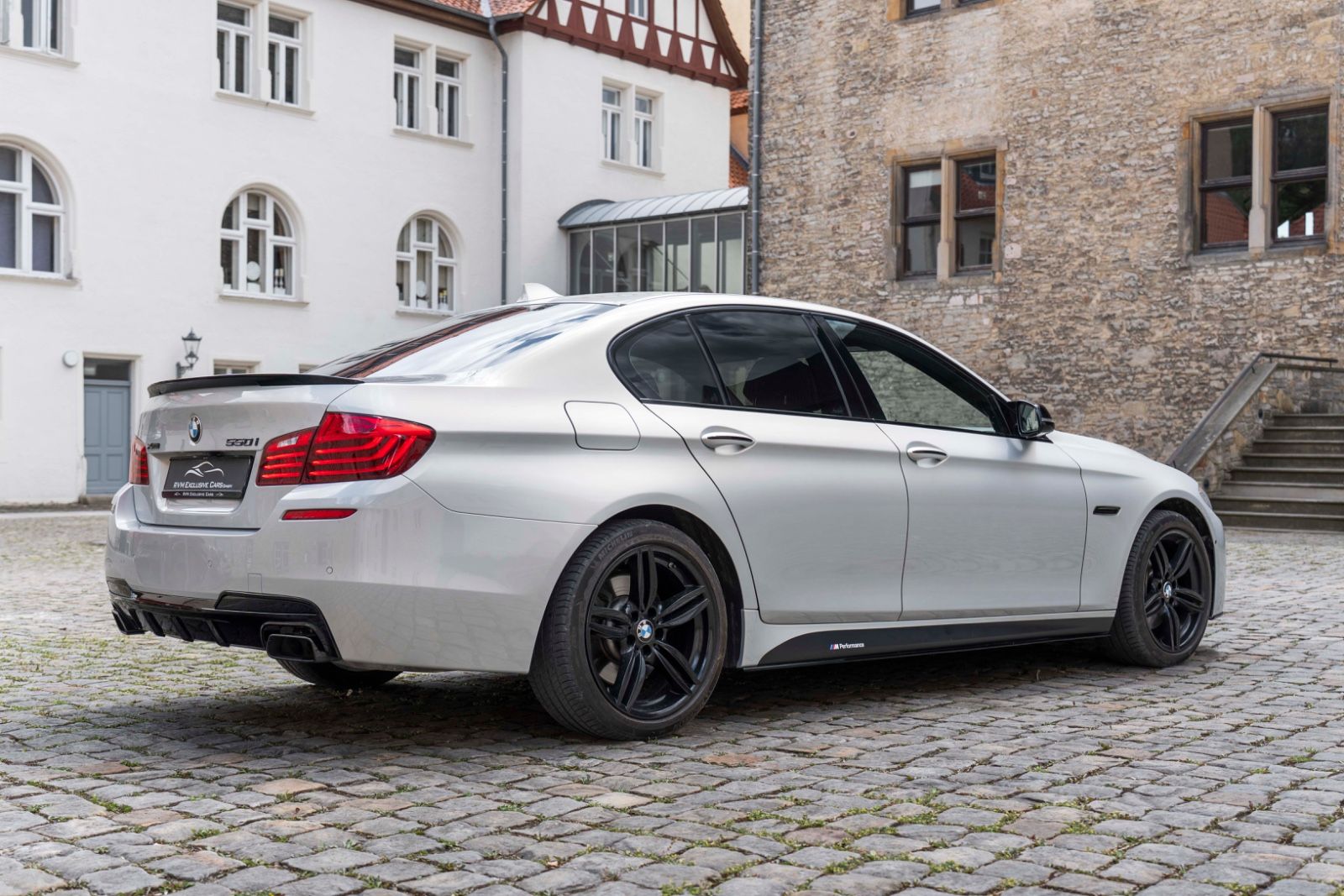 Fahrzeugabbildung BMW 550IX M-SPORTPAKET HUD B&O ACC HUD KAM TOTW