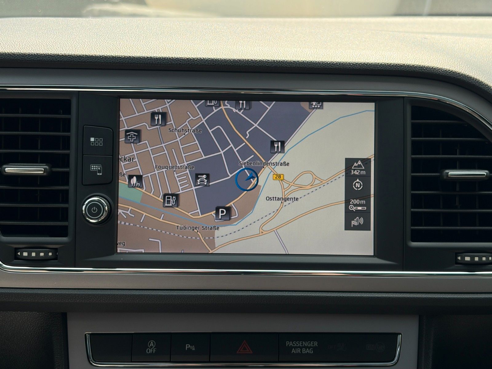 Fahrzeugabbildung SEAT Leon ST 1.5 TSI DSG Xcellence CarPlay PANO CAM