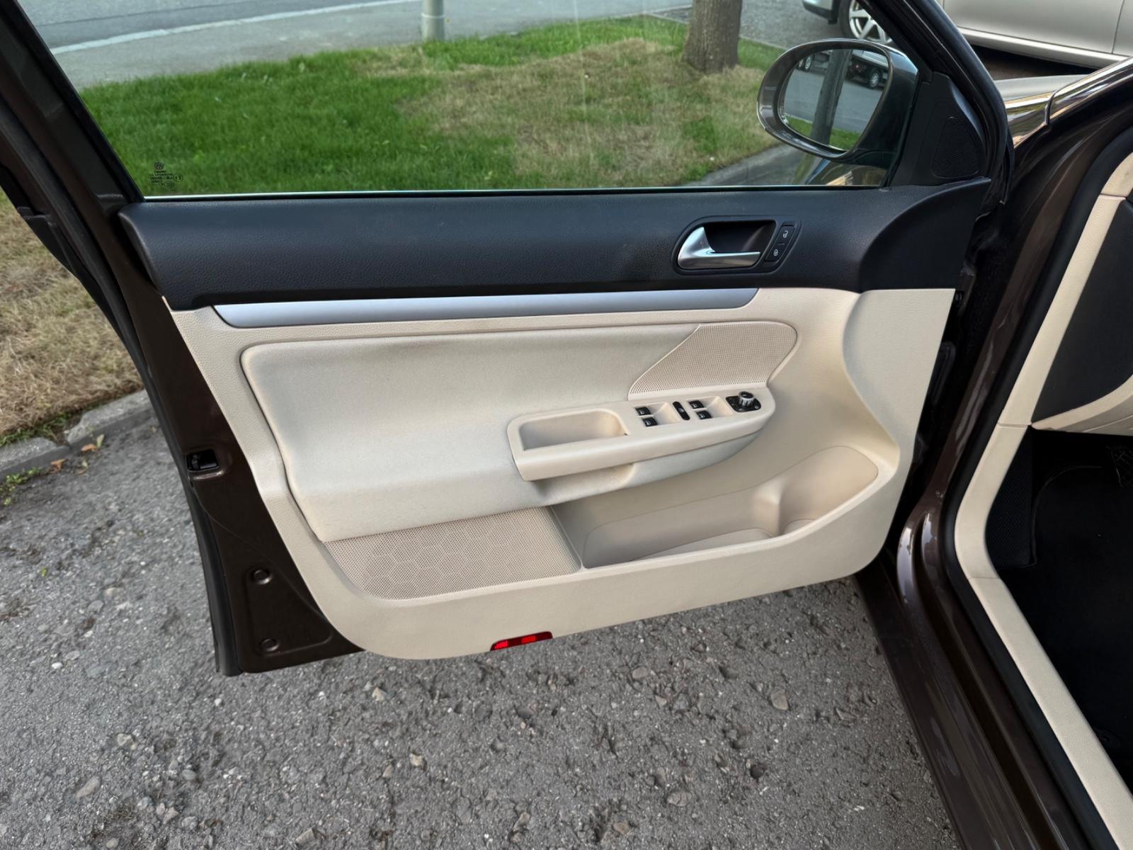Volkswagen Golf 2010 — photo 13