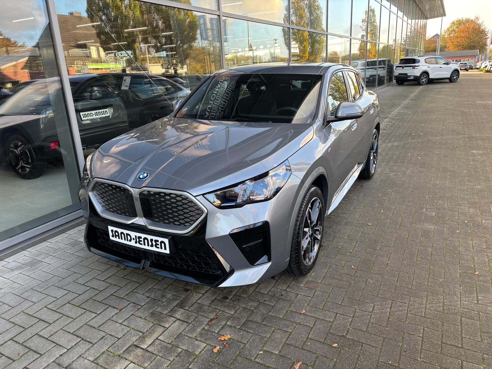BMW iX2 eDrive20 M Sport Premium Driveass+ Shadow 19 imagem 2