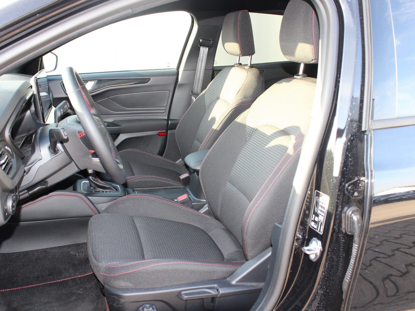 Fahrzeugabbildung Ford Focus ST-Line X 1,0 EcoBoost Start/Stopp