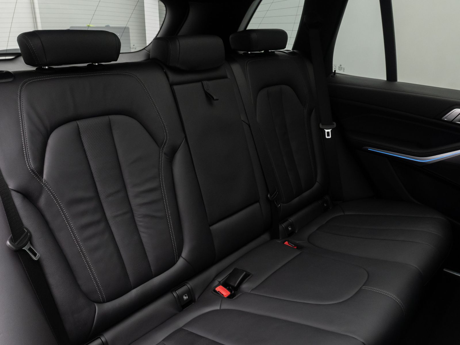 Fahrzeugabbildung BMW X5 xD45e M Sport 360° HUD Panorama DAB Massage