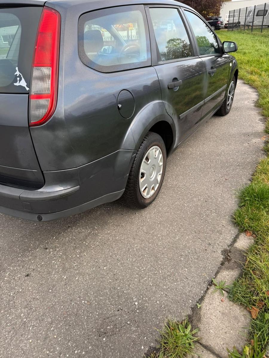 Ford Focus 2006 — салон