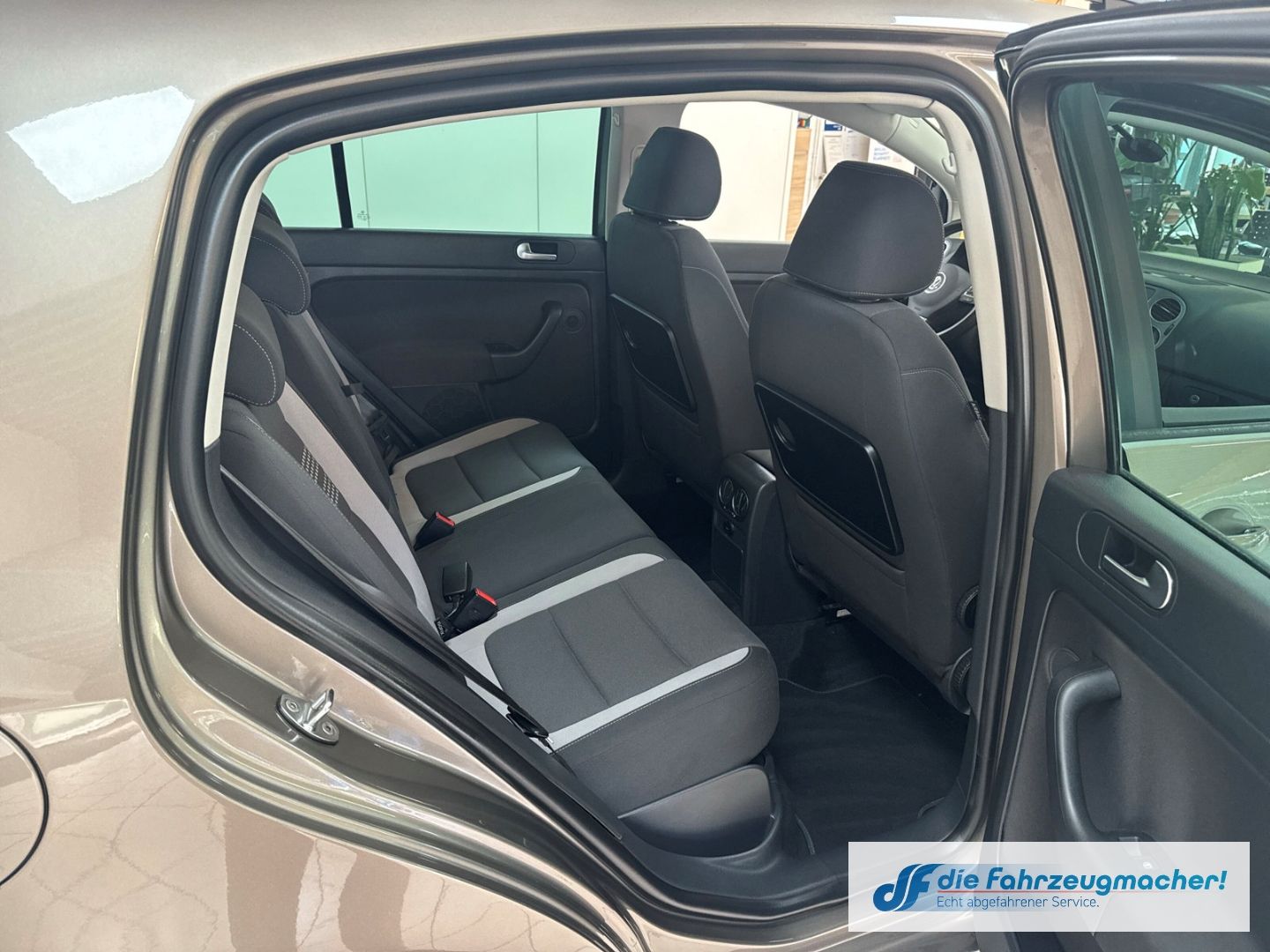 Fahrzeugabbildung Volkswagen Golf Plus VI Life Navi Dyn. Kurvenlicht 2-Zonen-