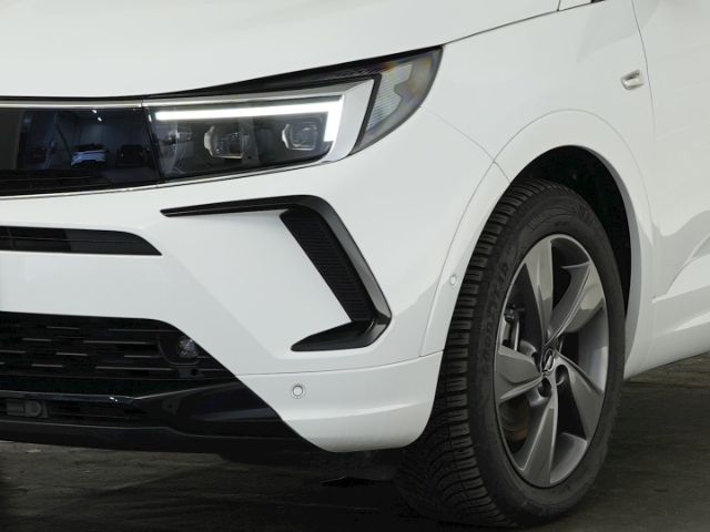 Grandland GSe PHEV 4X4 AT+AHK+NAVI+360 GRAD KAME