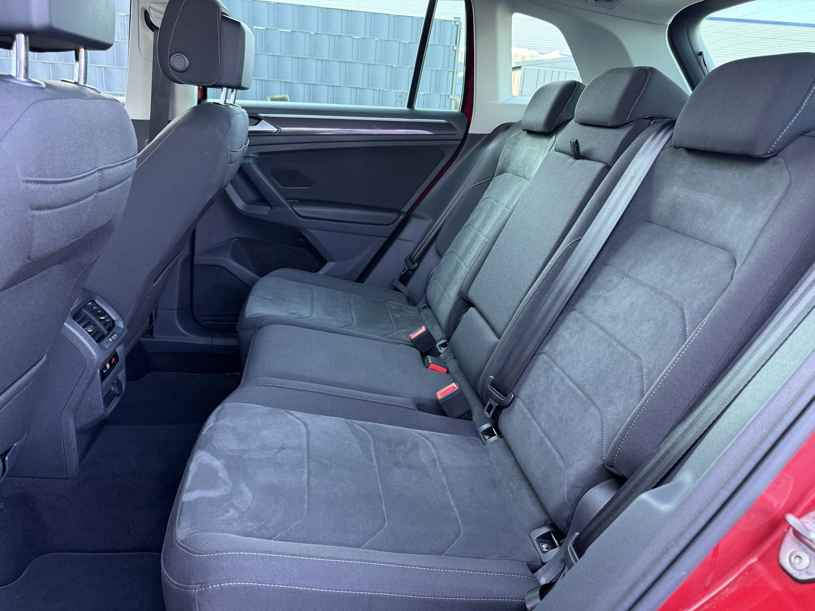 Fahrzeugabbildung Volkswagen Tiguan Elegance eHybrid NAV+LED+AHK+KAM+VCOCKPIT