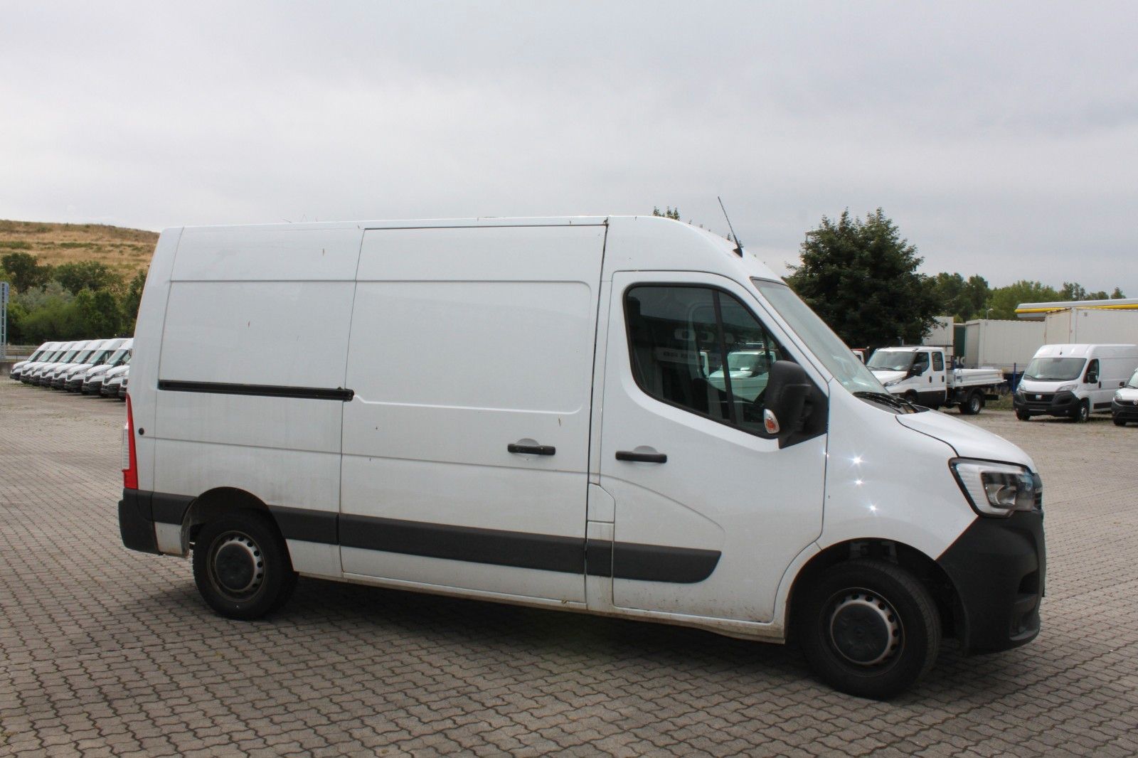 Fahrzeugabbildung Renault Master III Kasten L2H2 HKa 3,3t