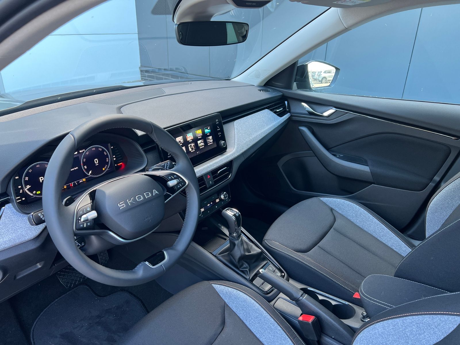 Fahrzeugabbildung SKODA Kamiq Tour 1.5 TSI DSG *AHK, Matrix-LED, Kamera,