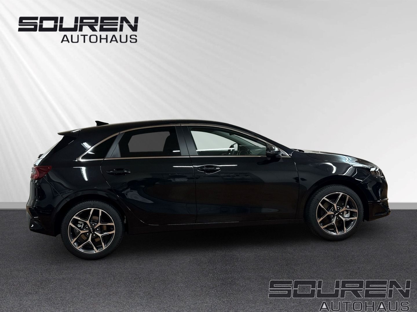 Fahrzeugabbildung Kia Ceed 1.5 T-GDI Ultimate Edition STYLE JBL + SITZ