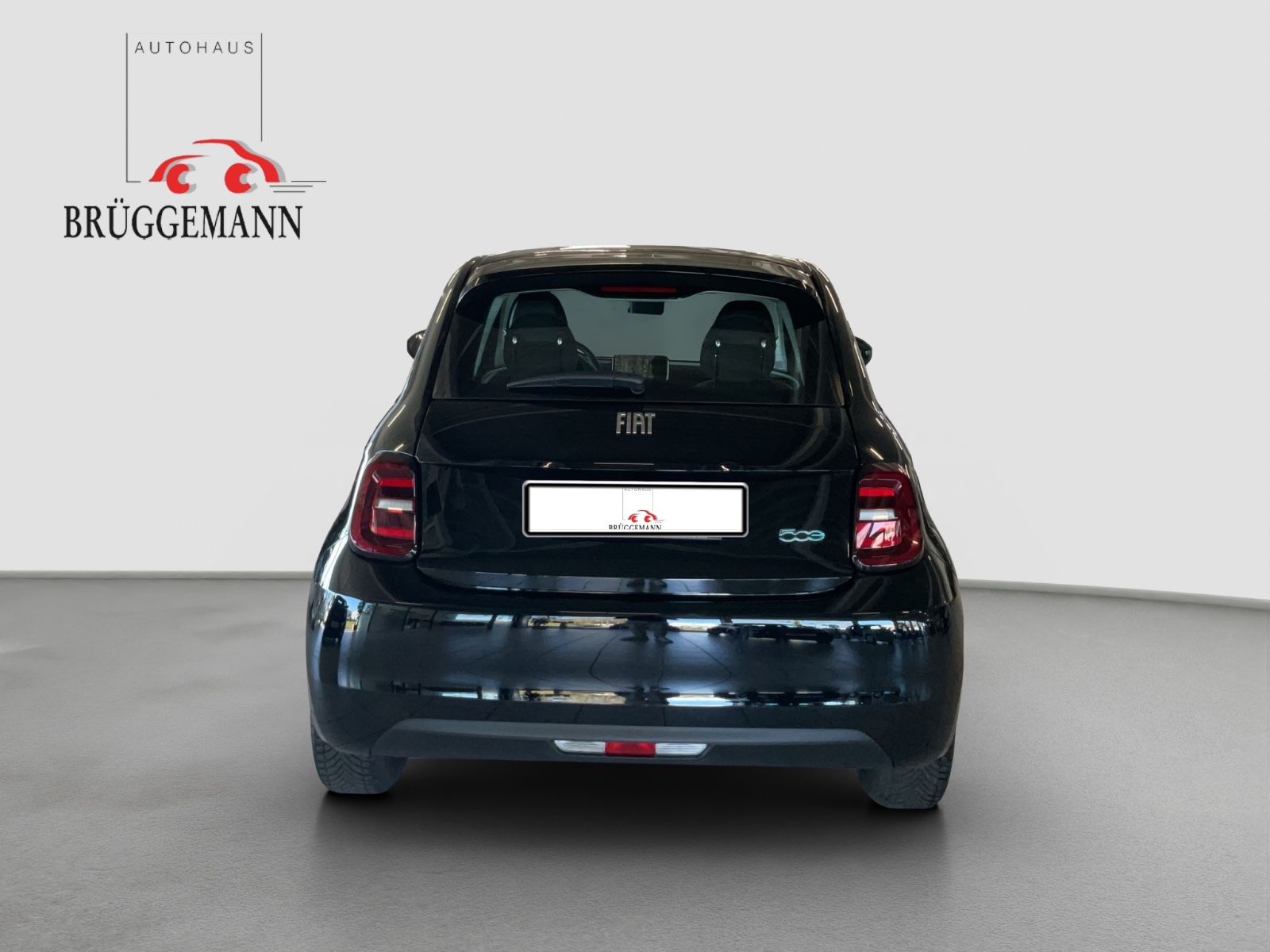 Fahrzeugabbildung Fiat 500e + Radio- & Winterpaket