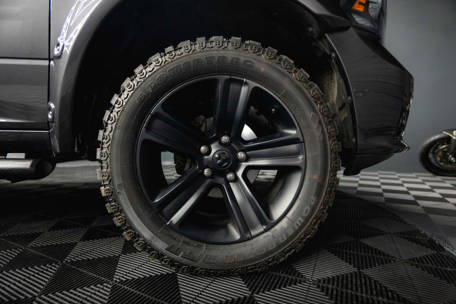 Fahrzeugabbildung Dodge RAM 5.7 V8 HEMI 4x4 Sport OFFROAD NightPaket 19%