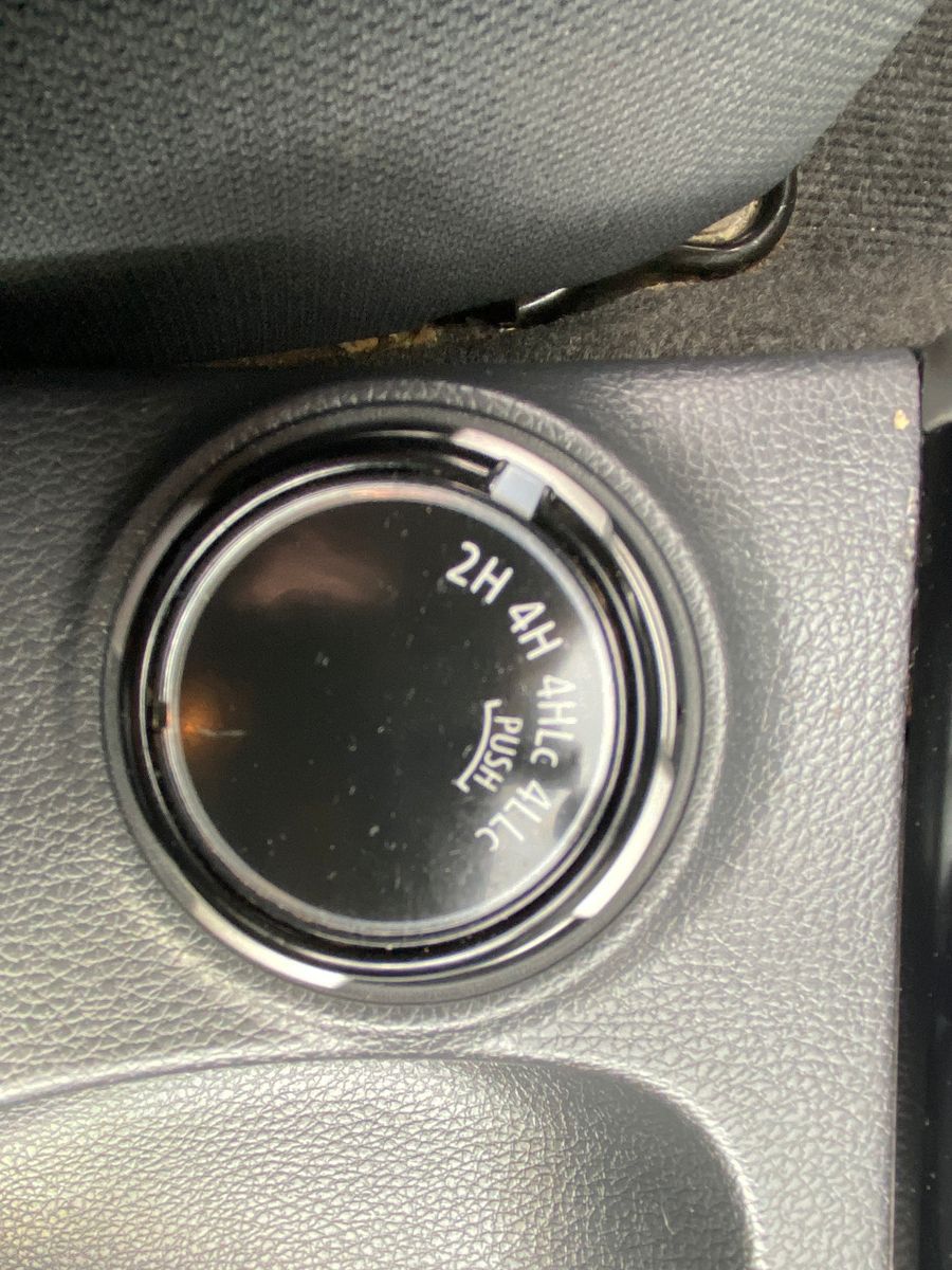Fahrzeugabbildung Mitsubishi L200 Plus Doppelkabine 4WD