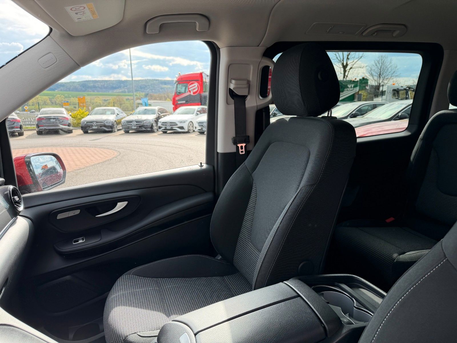 Fahrzeugabbildung Mercedes-Benz V 250 d EDITION Kompakt Kamera MBUX Kühlschrank