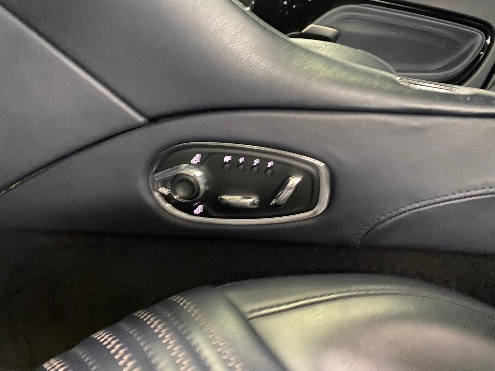 Fahrzeugabbildung Aston Martin DB11 V12 Coupe Launch Edition