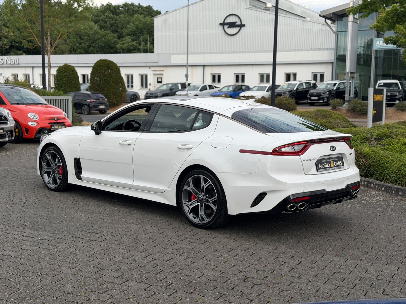 Fahrzeugabbildung Kia Stinger GT 4WD HUD PANO H/K LED NAV RFK SHZ