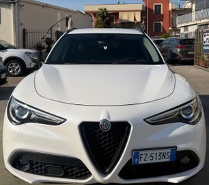Alfa-Romeo Stelvio - 1