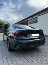 BMW 330e M Sport Automatik M Sport - mit Hybrid-Antrieb: Grau, Alcantara, Bordcomputer, Limousine