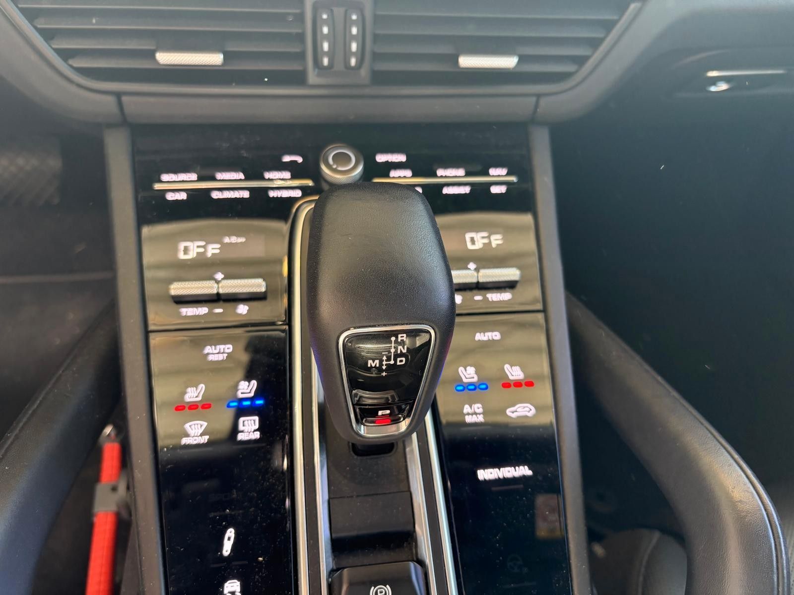 Fahrzeugabbildung Porsche Cayenne Coupe E-Hybrid allrad lenkung