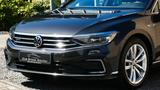 Volkswagen Passat GTE Matrix T-Leder Assist+ Stdhzg DCC AHK - Volkswagen Passat Variant mit Hybrid-Antrieb: Grau