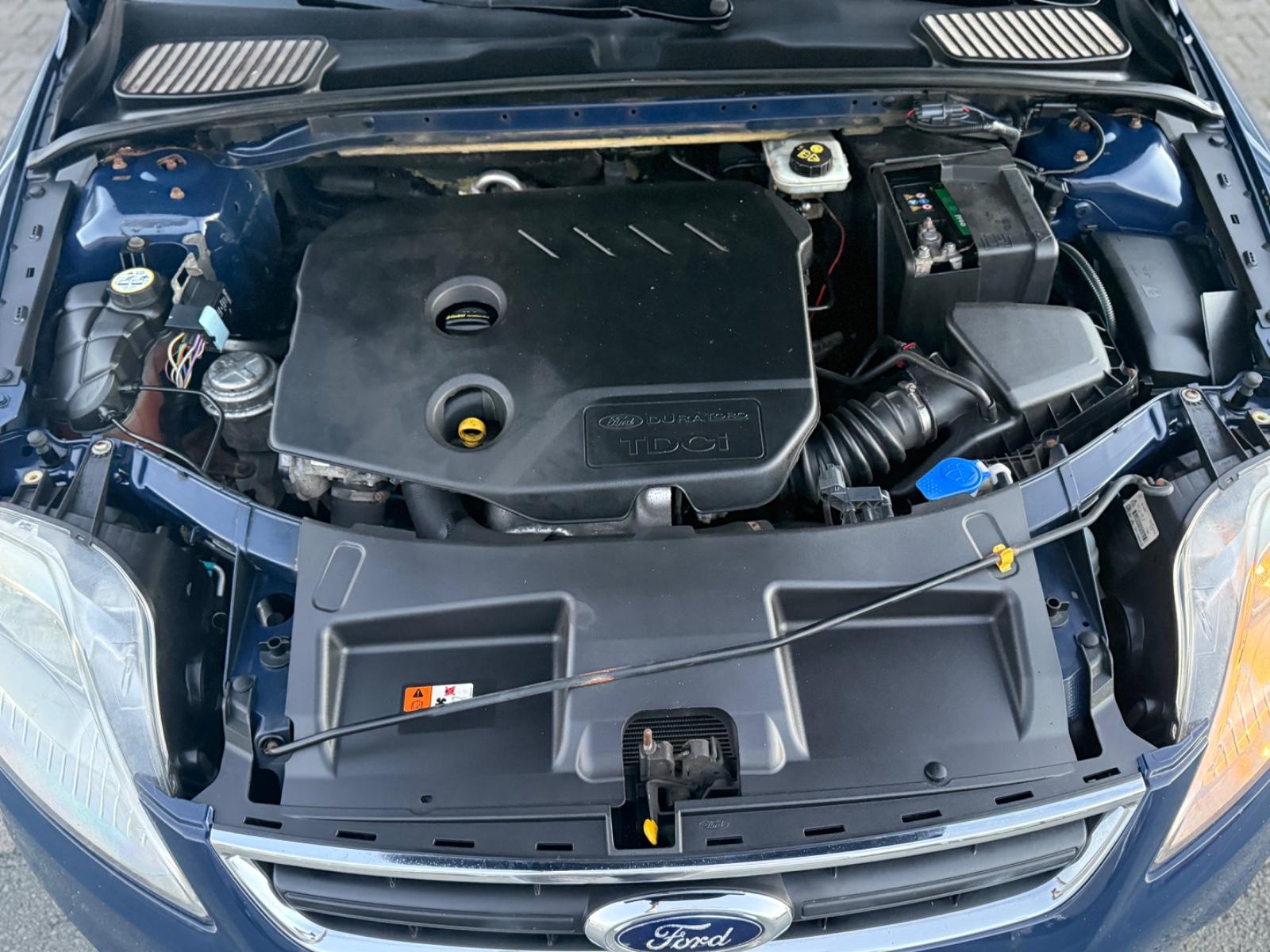 Ford Mondeo 2011 — photo 23