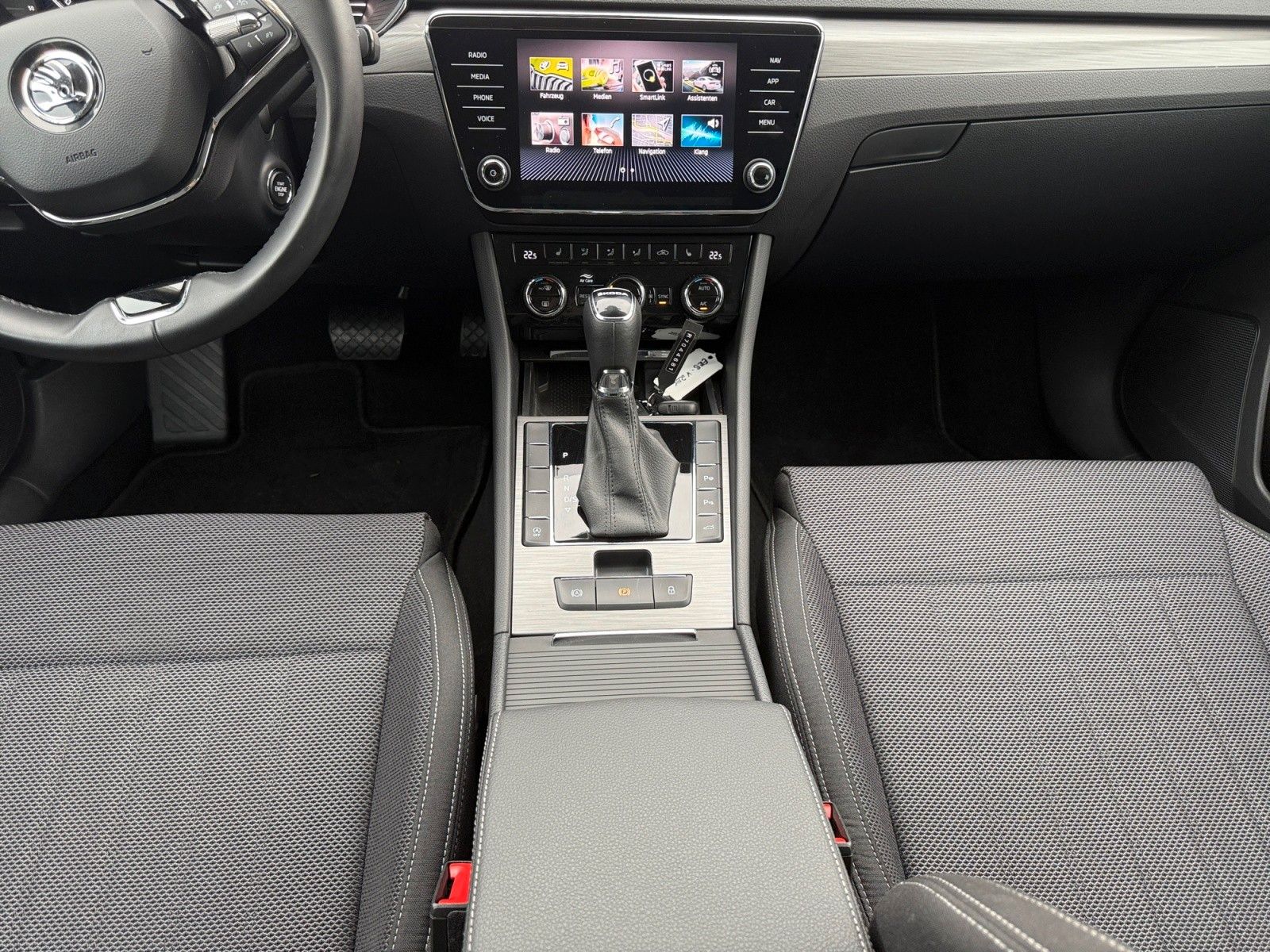 Superb Combi 2,0 TDI DSG Style Matrix Kamera ACC