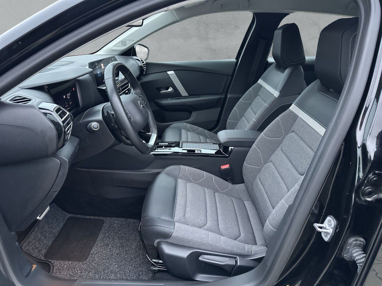 Fahrzeugabbildung Citroën C4 PureTech 130 S&S EAT8 C-Series
