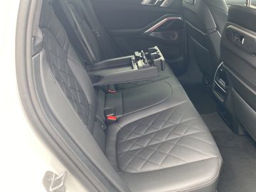 BMW X6 M60 - 12